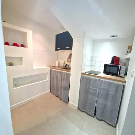 Le Saint Paul Apartment